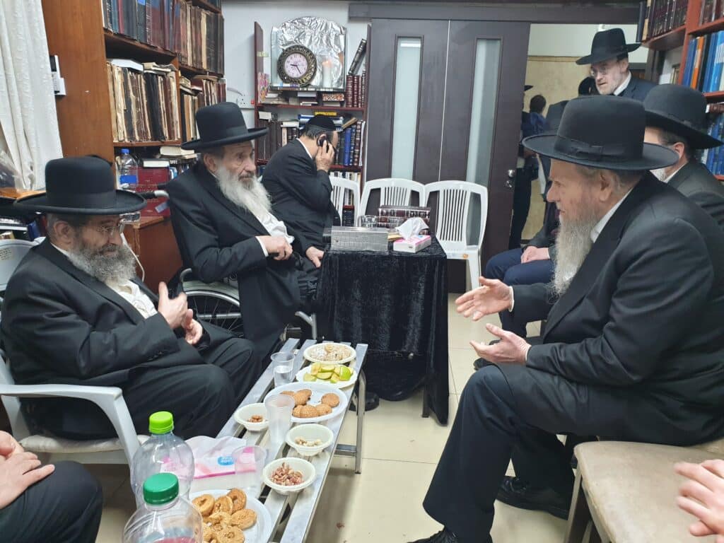 גלריה מסכמת: המונים עלו לנחם את רבני משפחת בן שמעון