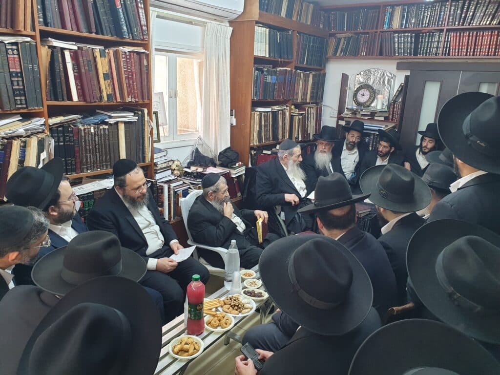 גלריה מסכמת: המונים עלו לנחם את רבני משפחת בן שמעון