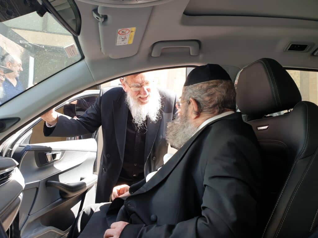 גלריה מסכמת: המונים עלו לנחם את רבני משפחת בן שמעון