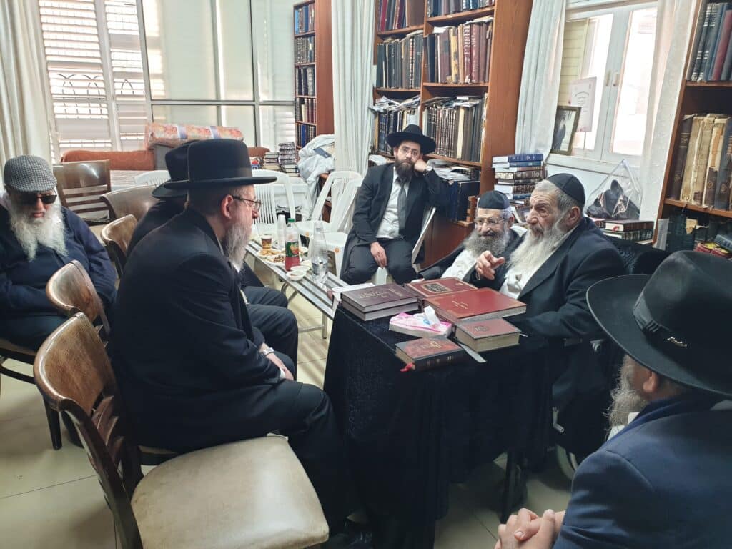 גלריה מסכמת: המונים עלו לנחם את רבני משפחת בן שמעון