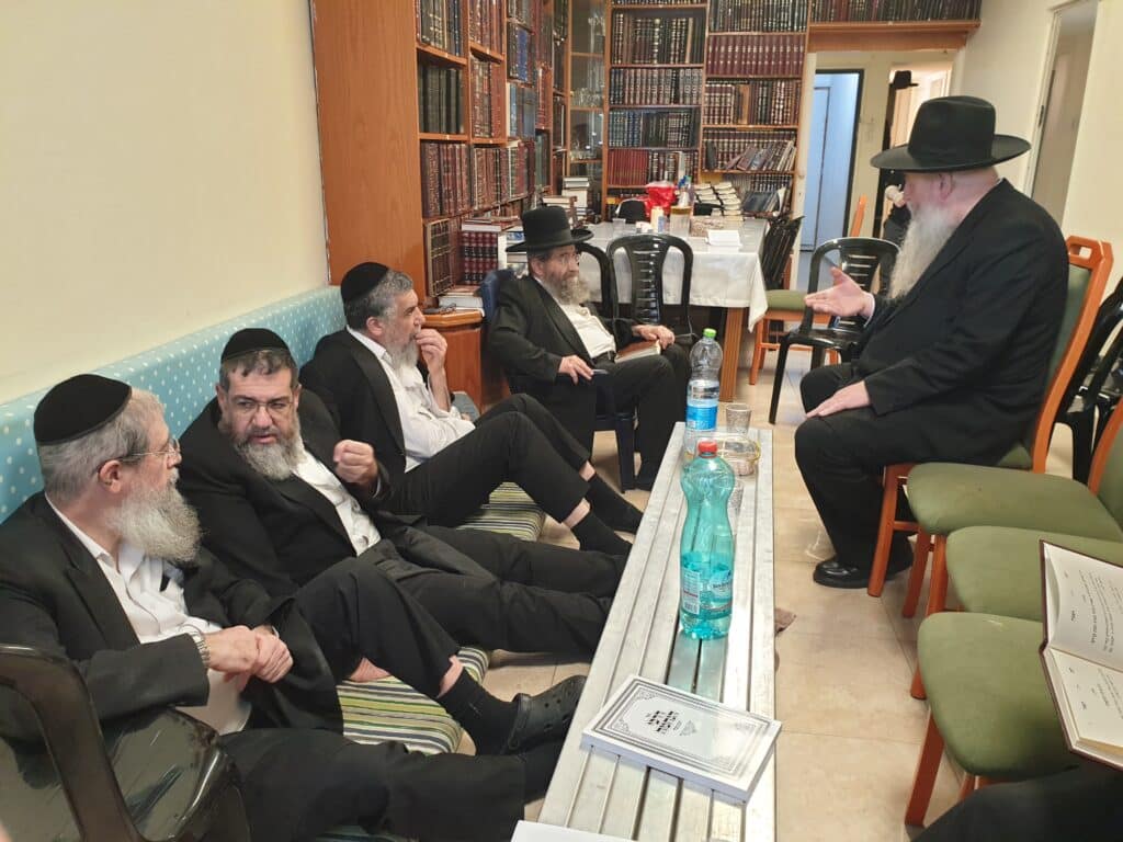 גלריה מסכמת: המונים עלו לנחם את רבני משפחת בן שמעון