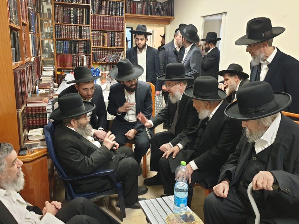 גלריה מסכמת: המונים עלו לנחם את רבני משפחת בן שמעון