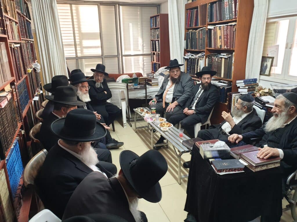 גלריה מסכמת: המונים עלו לנחם את רבני משפחת בן שמעון