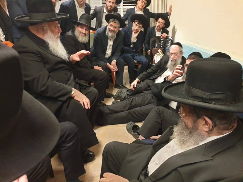 גלריה מסכמת: המונים עלו לנחם את רבני משפחת בן שמעון