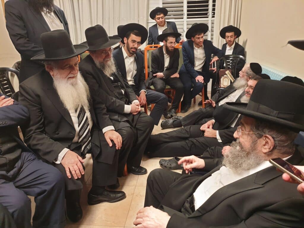 גלריה מסכמת: המונים עלו לנחם את רבני משפחת בן שמעון