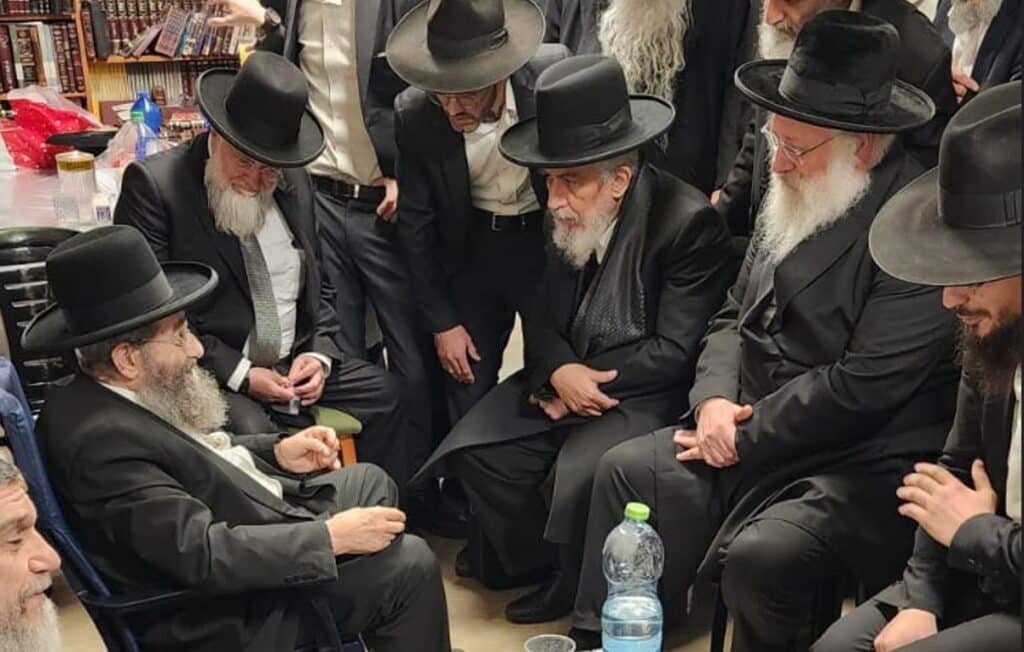 גלריה מסכמת: המונים עלו לנחם את רבני משפחת בן שמעון