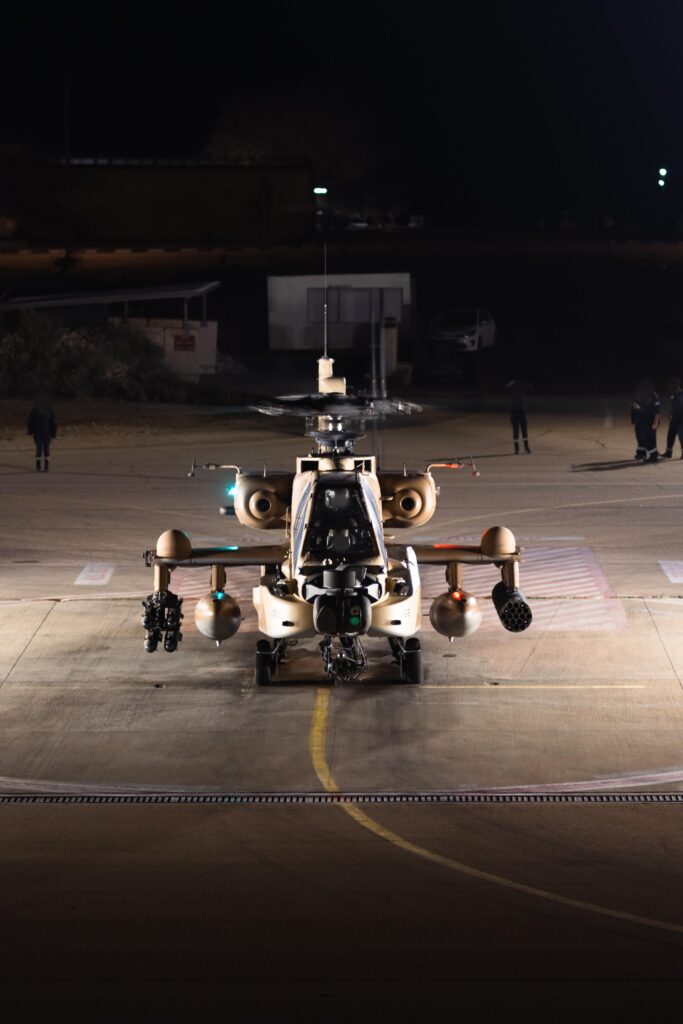 צפו בתיעודים מהמראות מטוסי הקרב ועד רגעי התקיפות בעזה