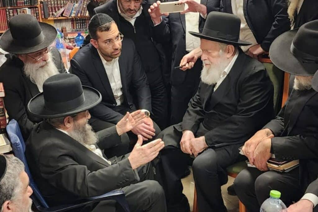 גלריה מסכמת: המונים עלו לנחם את רבני משפחת בן שמעון