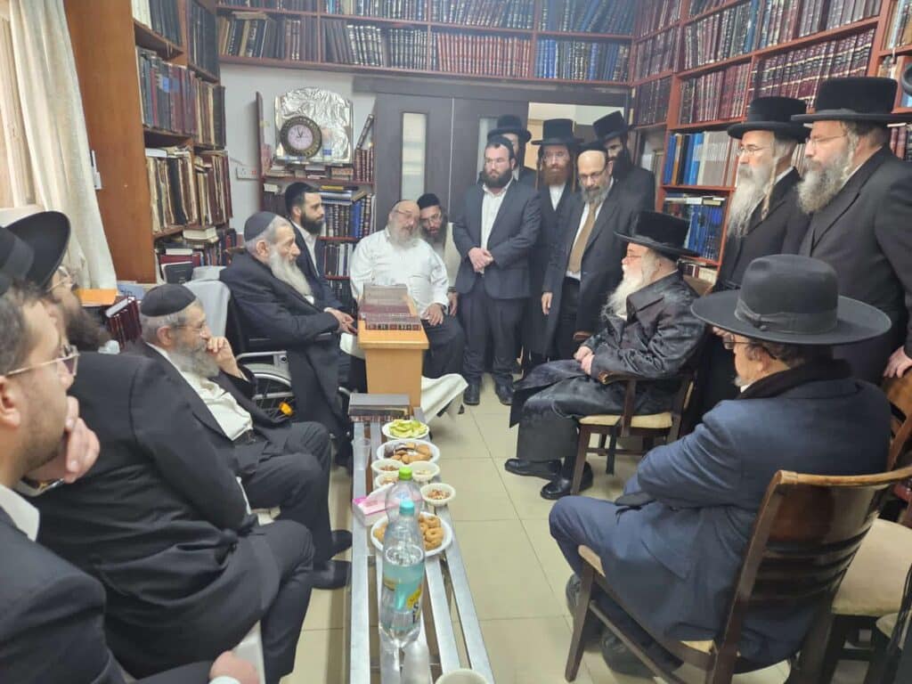 גלריה מסכמת: המונים עלו לנחם את רבני משפחת בן שמעון