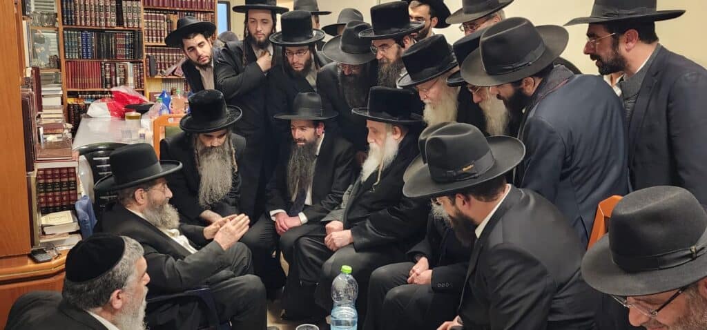 גלריה מסכמת: המונים עלו לנחם את רבני משפחת בן שמעון