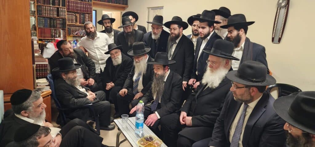 גלריה מסכמת: המונים עלו לנחם את רבני משפחת בן שמעון