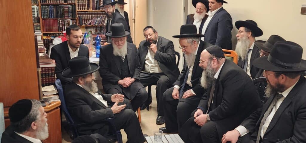 גלריה מסכמת: המונים עלו לנחם את רבני משפחת בן שמעון