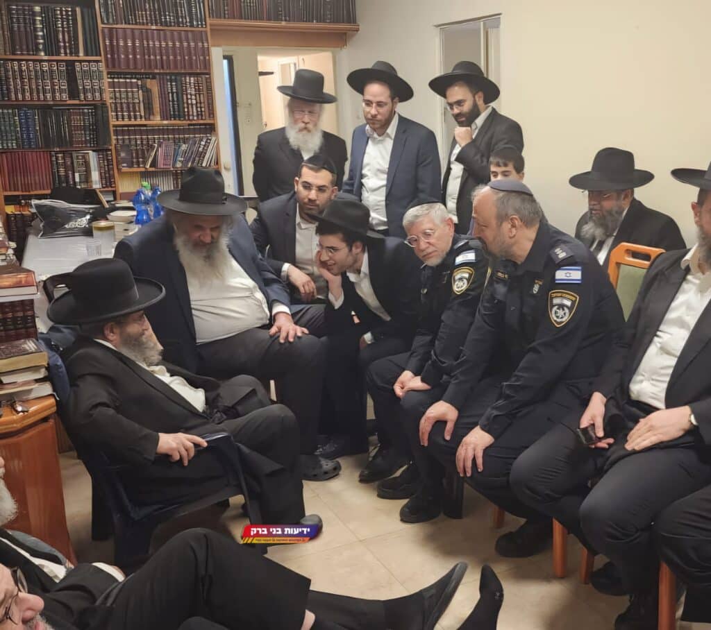 גלריה מסכמת: המונים עלו לנחם את רבני משפחת בן שמעון