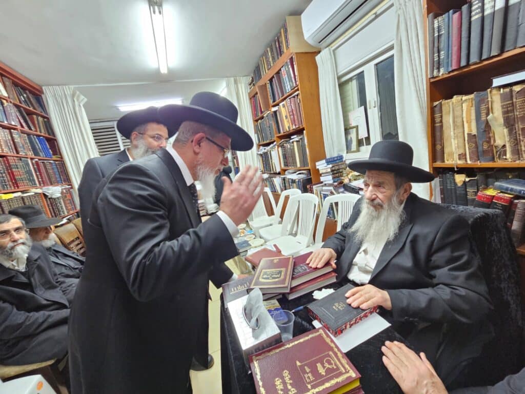 גלריה מסכמת: המונים עלו לנחם את רבני משפחת בן שמעון