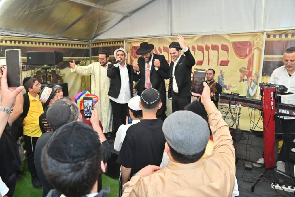 מאות משתתפים בשמחת הפורים בראשות הגר"ד חזות