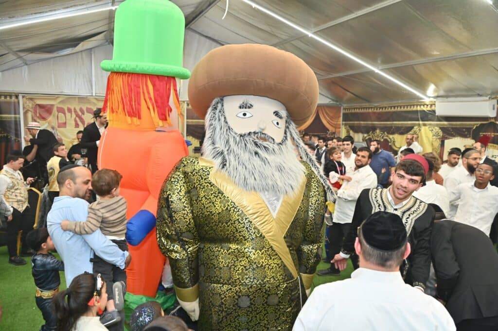 מאות משתתפים בשמחת הפורים בראשות הגר"ד חזות