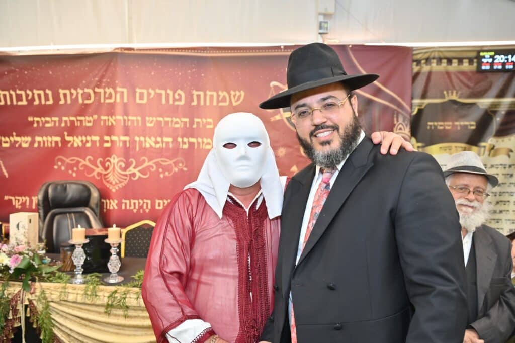 מאות משתתפים בשמחת הפורים בראשות הגר"ד חזות