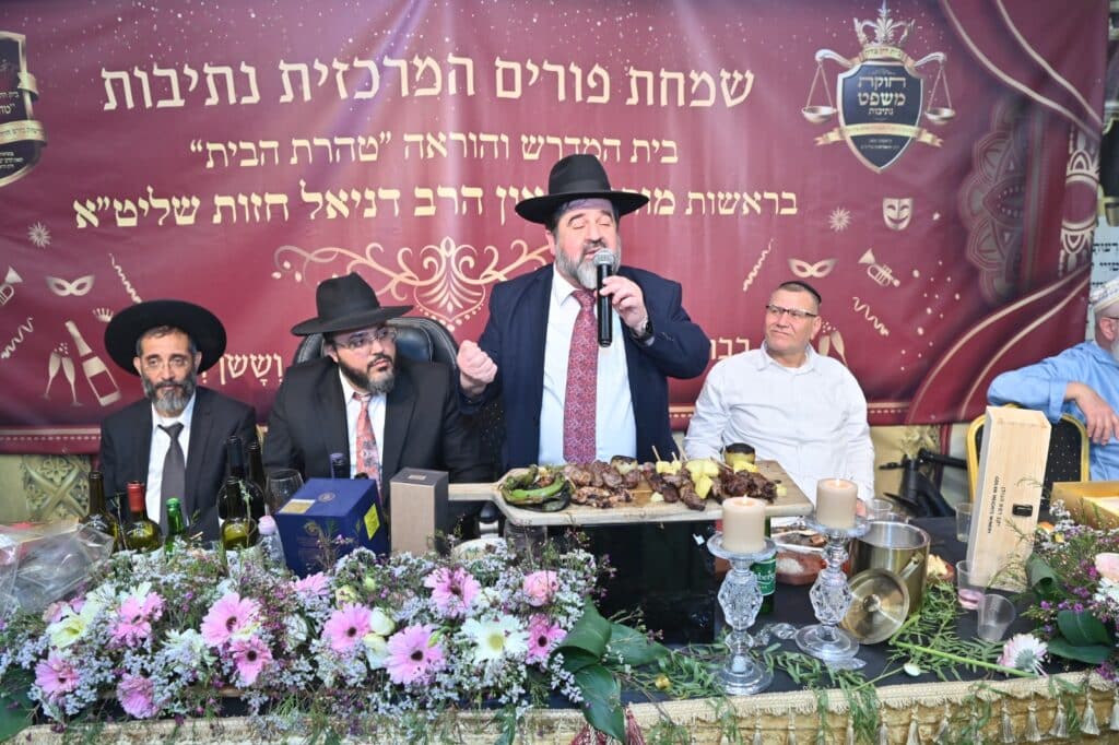 מאות משתתפים בשמחת הפורים בראשות הגר"ד חזות