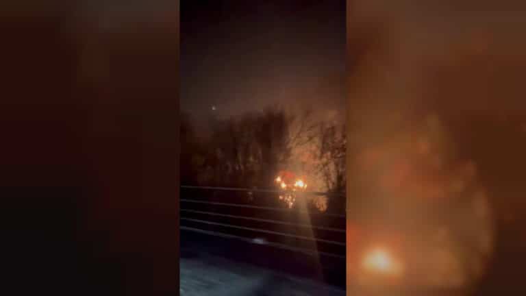 צפו: שדה התעופה הית'רו מושבת בעקבות שריפה באזור לונדון