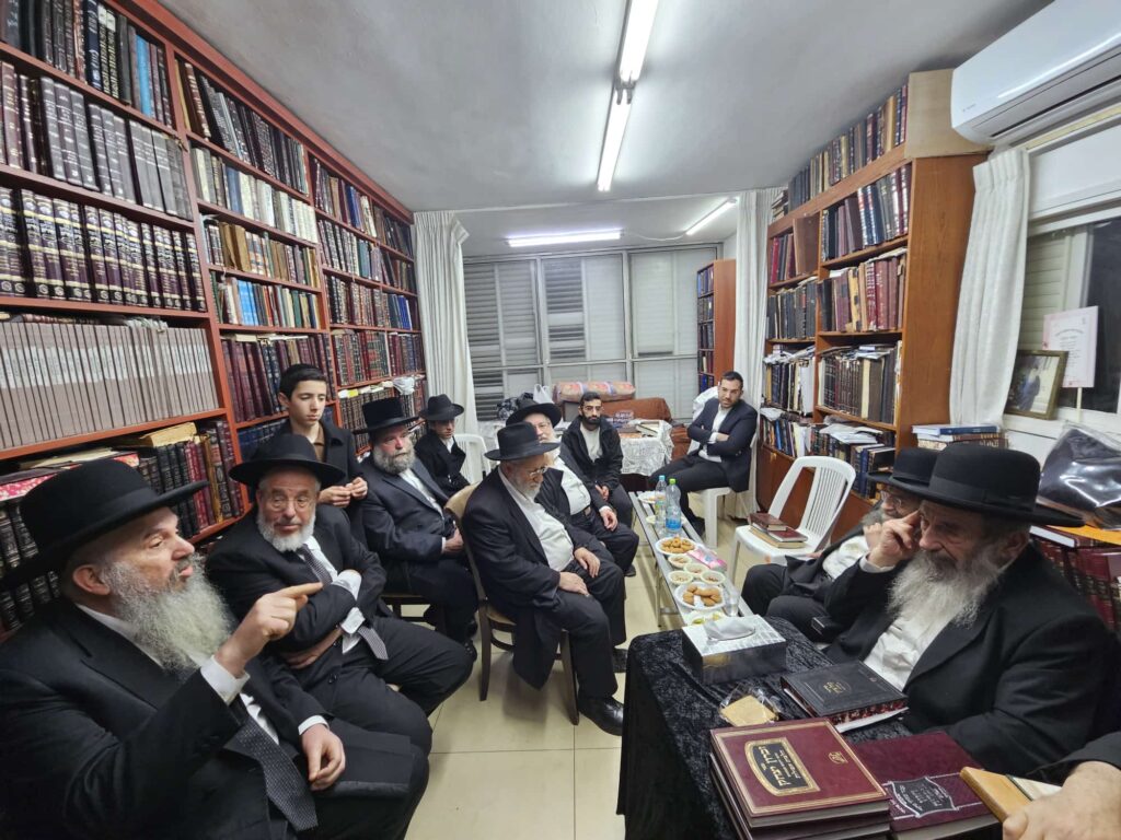 גלריה מסכמת: המונים עלו לנחם את רבני משפחת בן שמעון