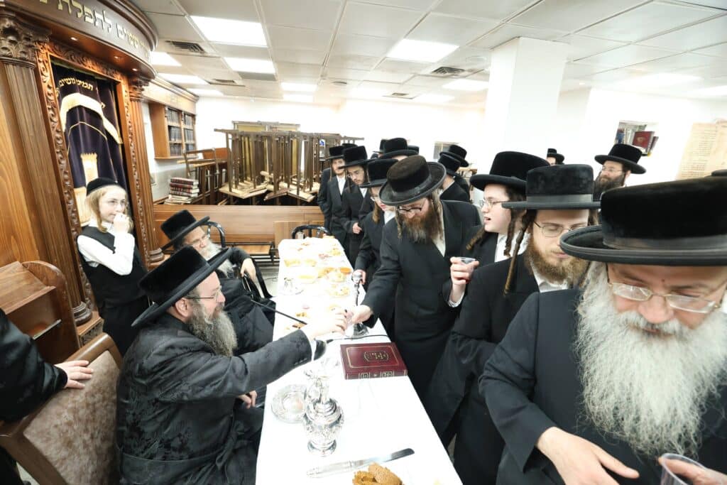 בראשות האדמו"ר: בצאנז טשאקאווע ערכו הילולא ל-'דברי חיים'