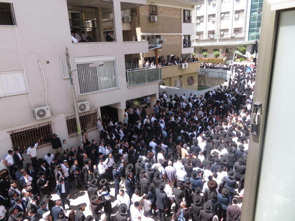 רגעי כאב וגעגוע במסע הלוויה של הגר"מ מאזוז זצוק"ל