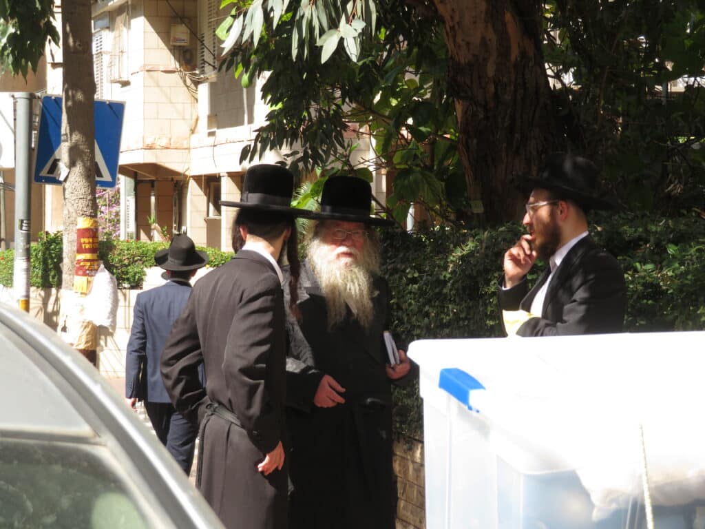 רגעי כאב וגעגוע במסע הלוויה של הגר"מ מאזוז זצוק"ל