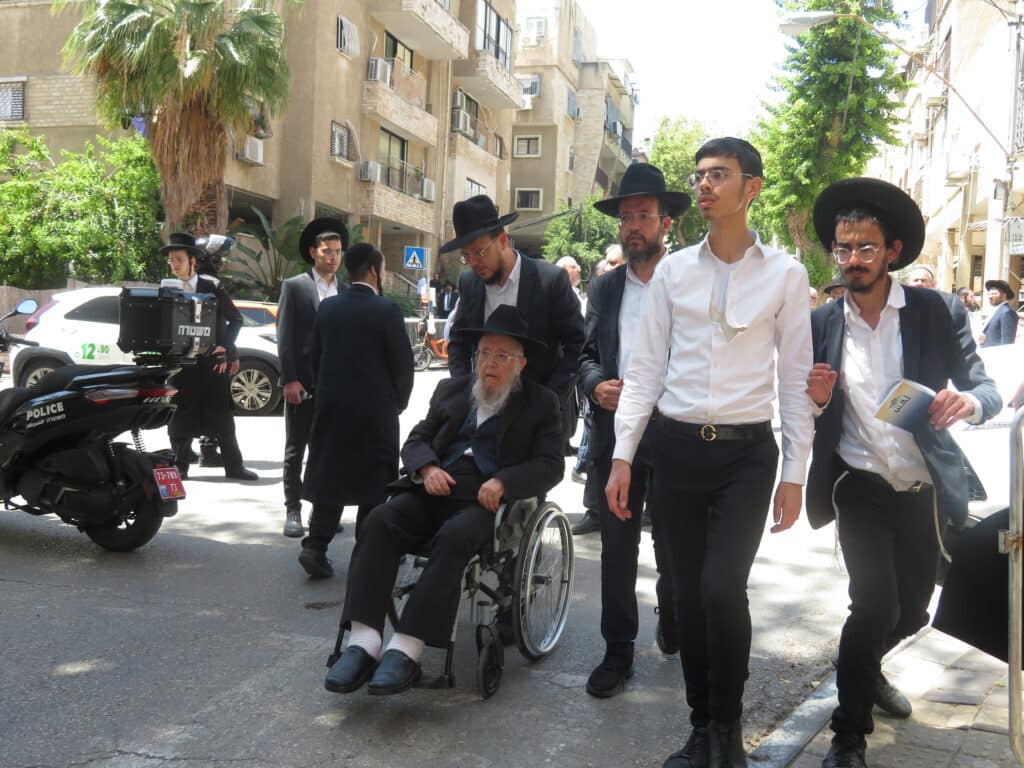 רגעי כאב וגעגוע במסע הלוויה של הגר"מ מאזוז זצוק"ל