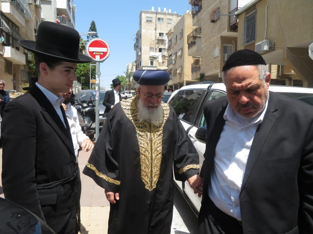 רגעי כאב וגעגוע במסע הלוויה של הגר"מ מאזוז זצוק"ל