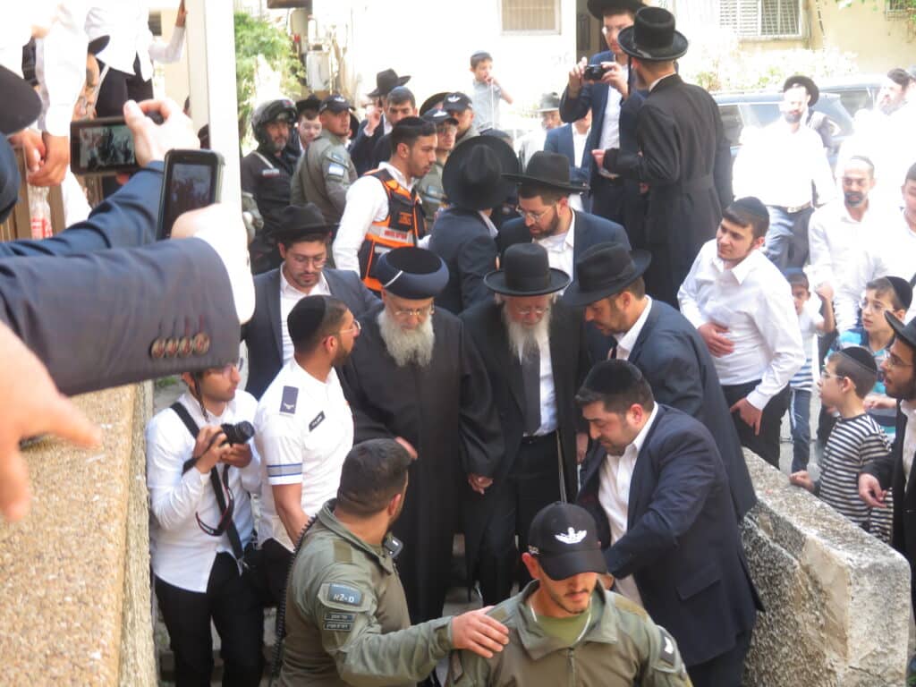 רגעי כאב וגעגוע במסע הלוויה של הגר"מ מאזוז זצוק"ל