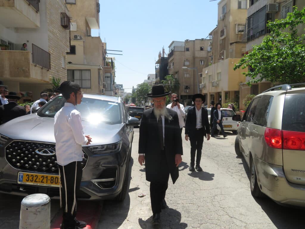 רגעי כאב וגעגוע במסע הלוויה של הגר"מ מאזוז זצוק"ל