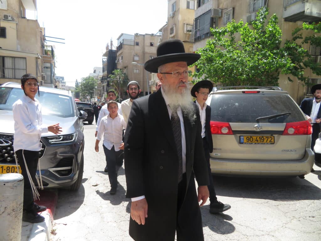 רגעי כאב וגעגוע במסע הלוויה של הגר"מ מאזוז זצוק"ל