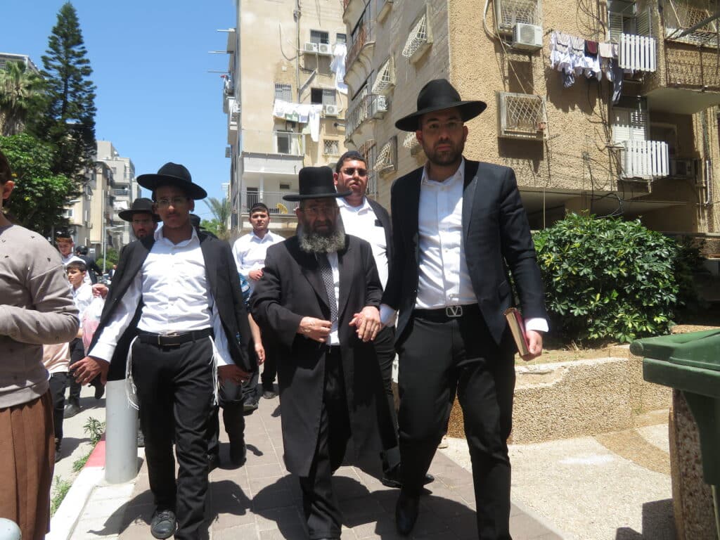 רגעי כאב וגעגוע במסע הלוויה של הגר"מ מאזוז זצוק"ל