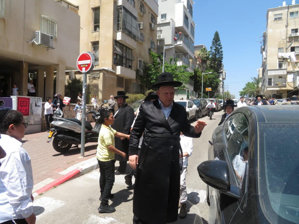 רגעי כאב וגעגוע במסע הלוויה של הגר"מ מאזוז זצוק"ל