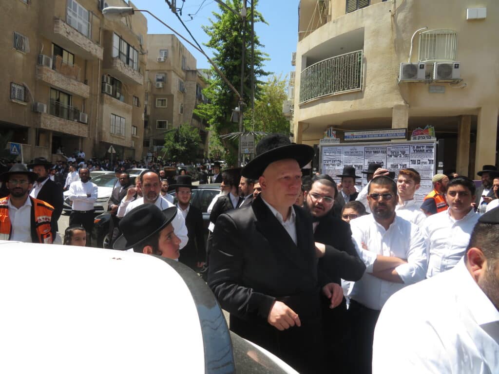 רגעי כאב וגעגוע במסע הלוויה של הגר"מ מאזוז זצוק"ל