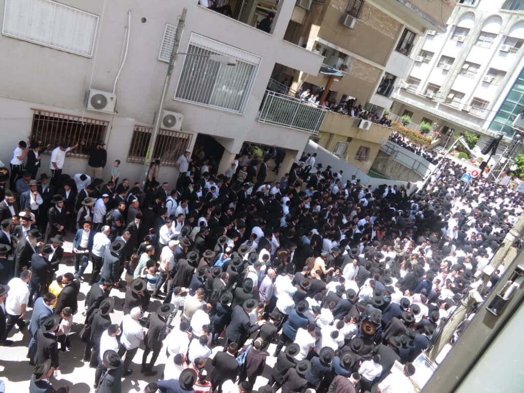 רגעי כאב וגעגוע במסע הלוויה של הגר"מ מאזוז זצוק"ל