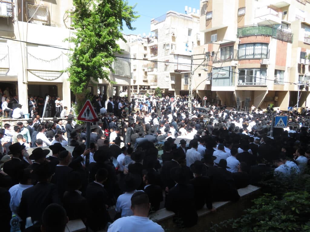 רגעי כאב וגעגוע במסע הלוויה של הגר"מ מאזוז זצוק"ל