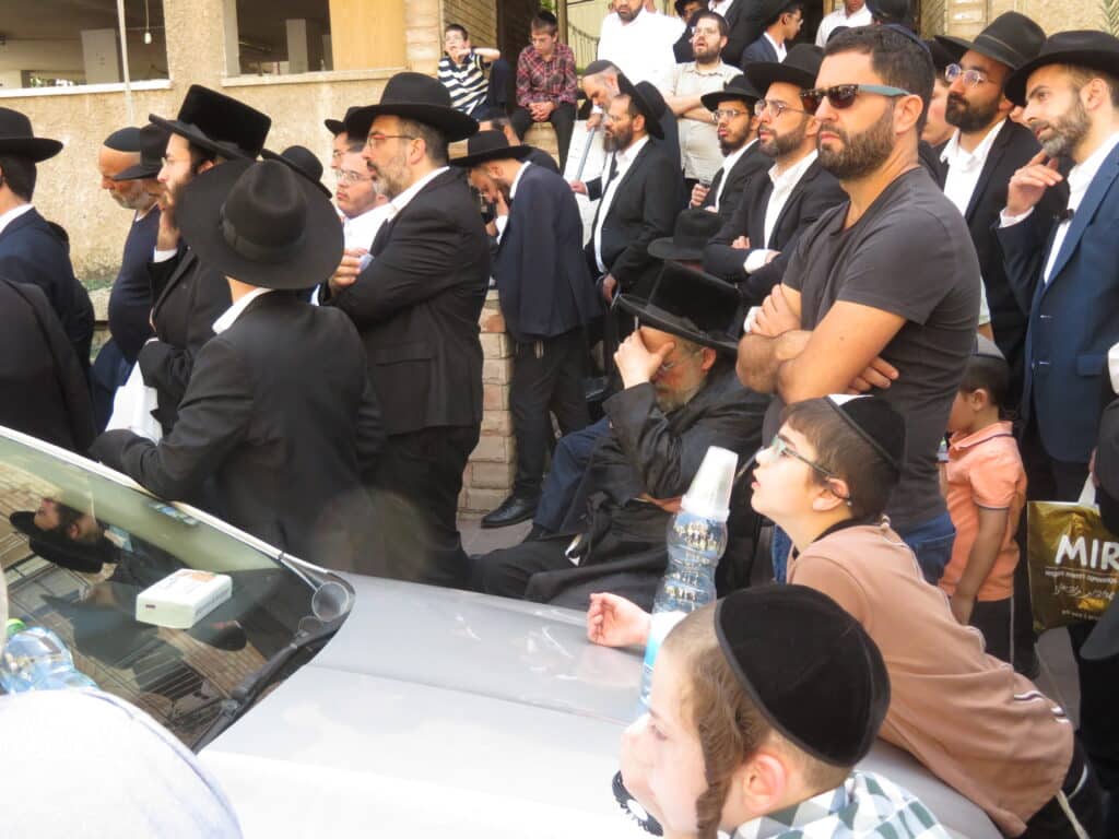 רגעי כאב וגעגוע במסע הלוויה של הגר"מ מאזוז זצוק"ל