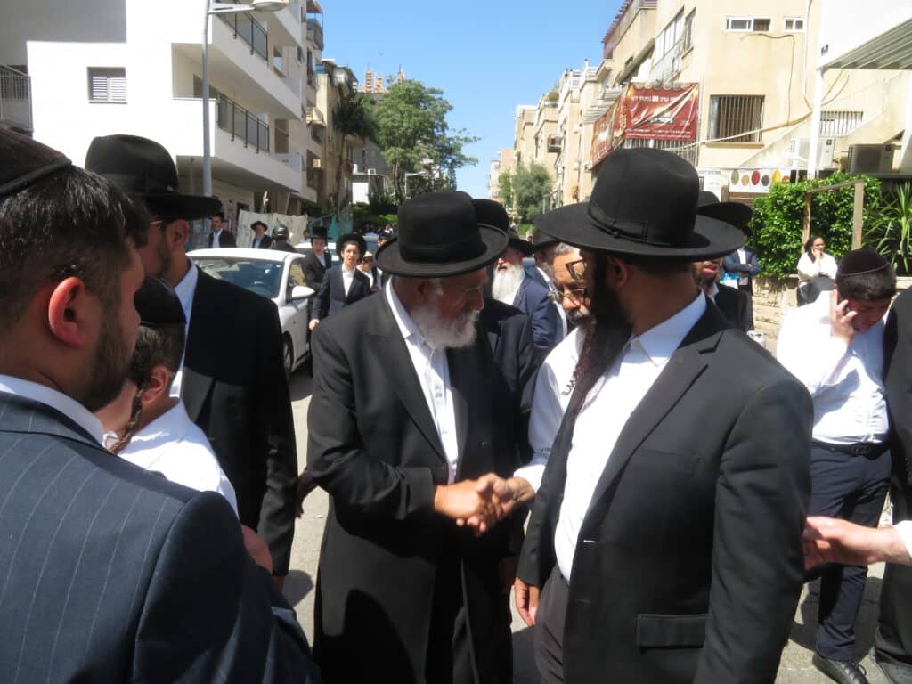 רגעי כאב וגעגוע במסע הלוויה של הגר"מ מאזוז זצוק"ל