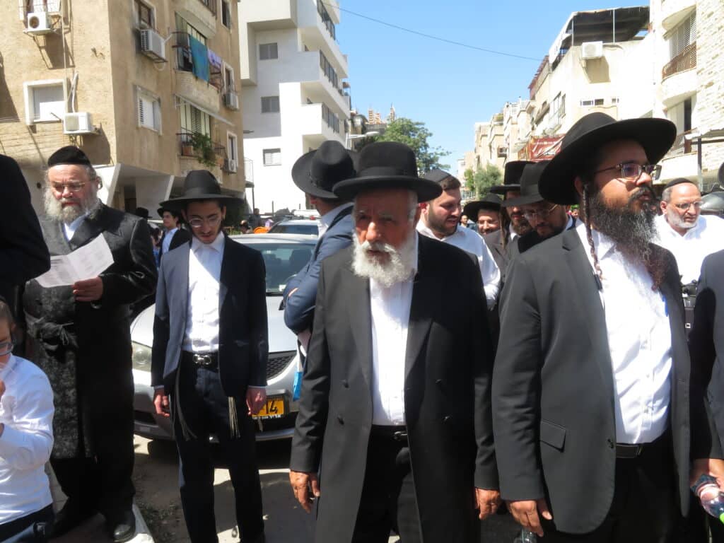 רגעי כאב וגעגוע במסע הלוויה של הגר"מ מאזוז זצוק"ל