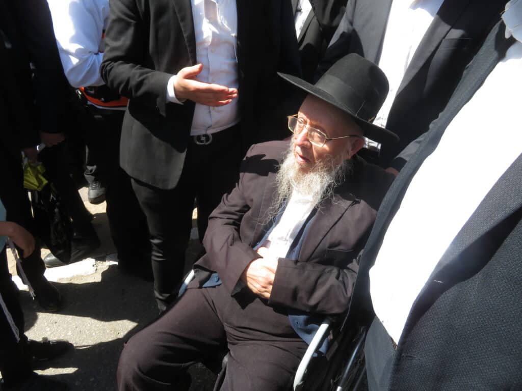 רגעי כאב וגעגוע במסע הלוויה של הגר"מ מאזוז זצוק"ל