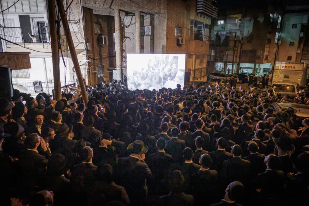 במעמד ראשי הישיבות: רבבות הקבילו את פני מרן הגר"ד לנדו