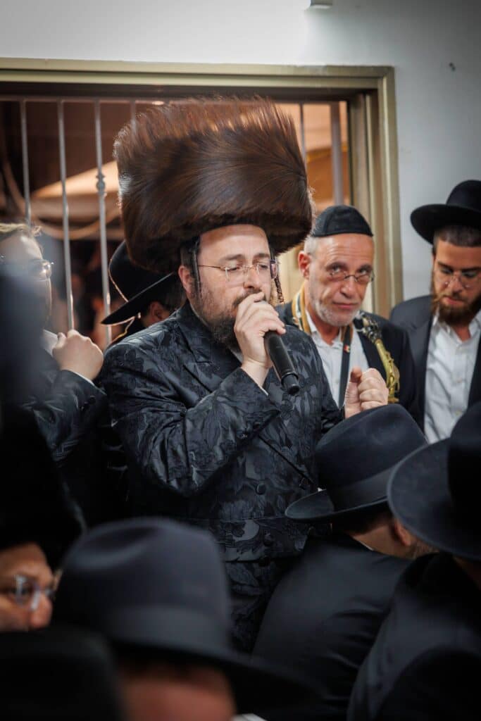 במעמד ראשי הישיבות: רבבות הקבילו את פני מרן הגר"ד לנדו