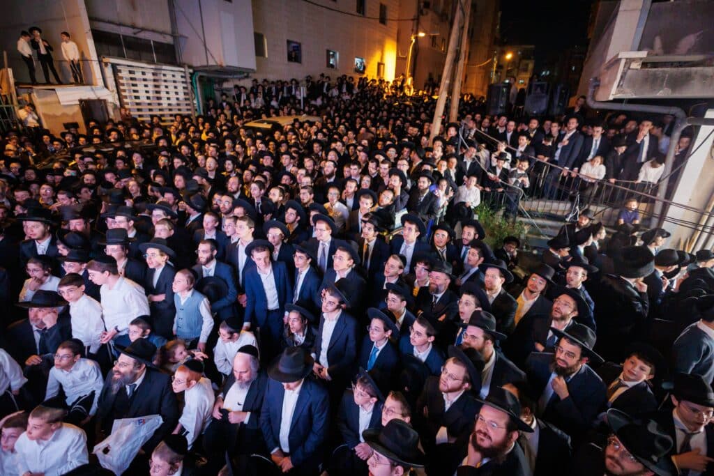 במעמד ראשי הישיבות: רבבות הקבילו את פני מרן הגר"ד לנדו