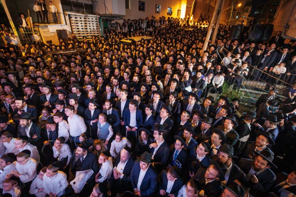 במעמד ראשי הישיבות: רבבות הקבילו את פני מרן הגר"ד לנדו