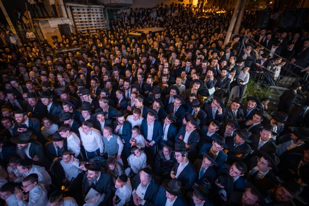 במעמד ראשי הישיבות: רבבות הקבילו את פני מרן הגר"ד לנדו