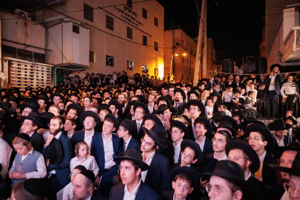 במעמד ראשי הישיבות: רבבות הקבילו את פני מרן הגר"ד לנדו