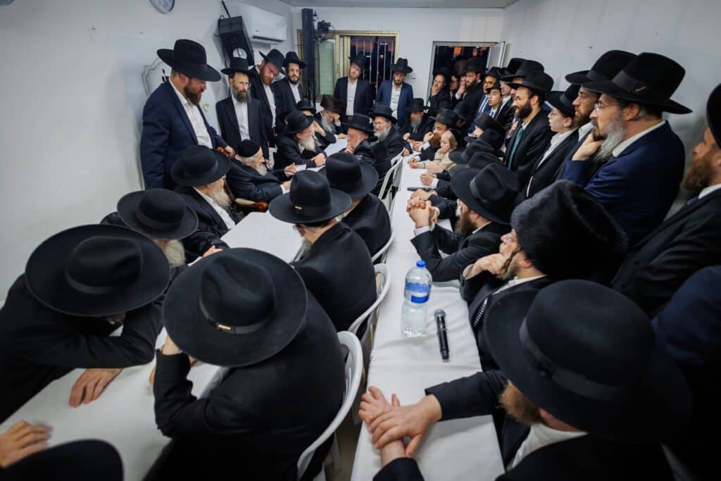 במעמד ראשי הישיבות: רבבות הקבילו את פני מרן הגר"ד לנדו