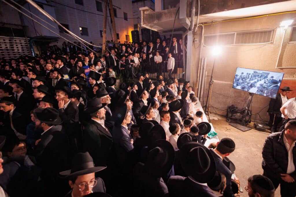 במעמד ראשי הישיבות: רבבות הקבילו את פני מרן הגר"ד לנדו