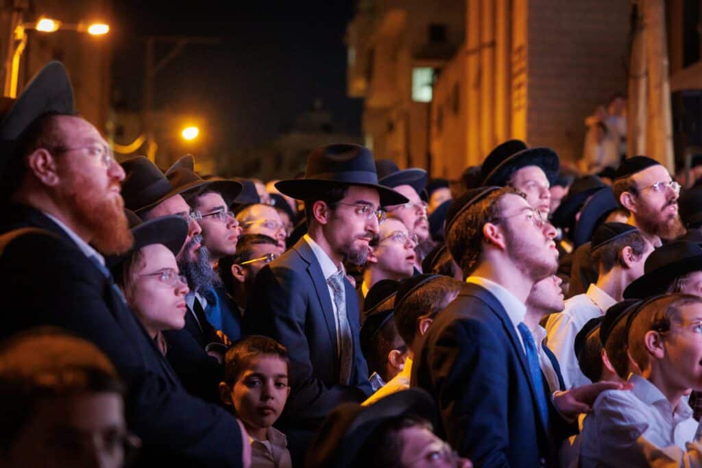 במעמד ראשי הישיבות: רבבות הקבילו את פני מרן הגר"ד לנדו